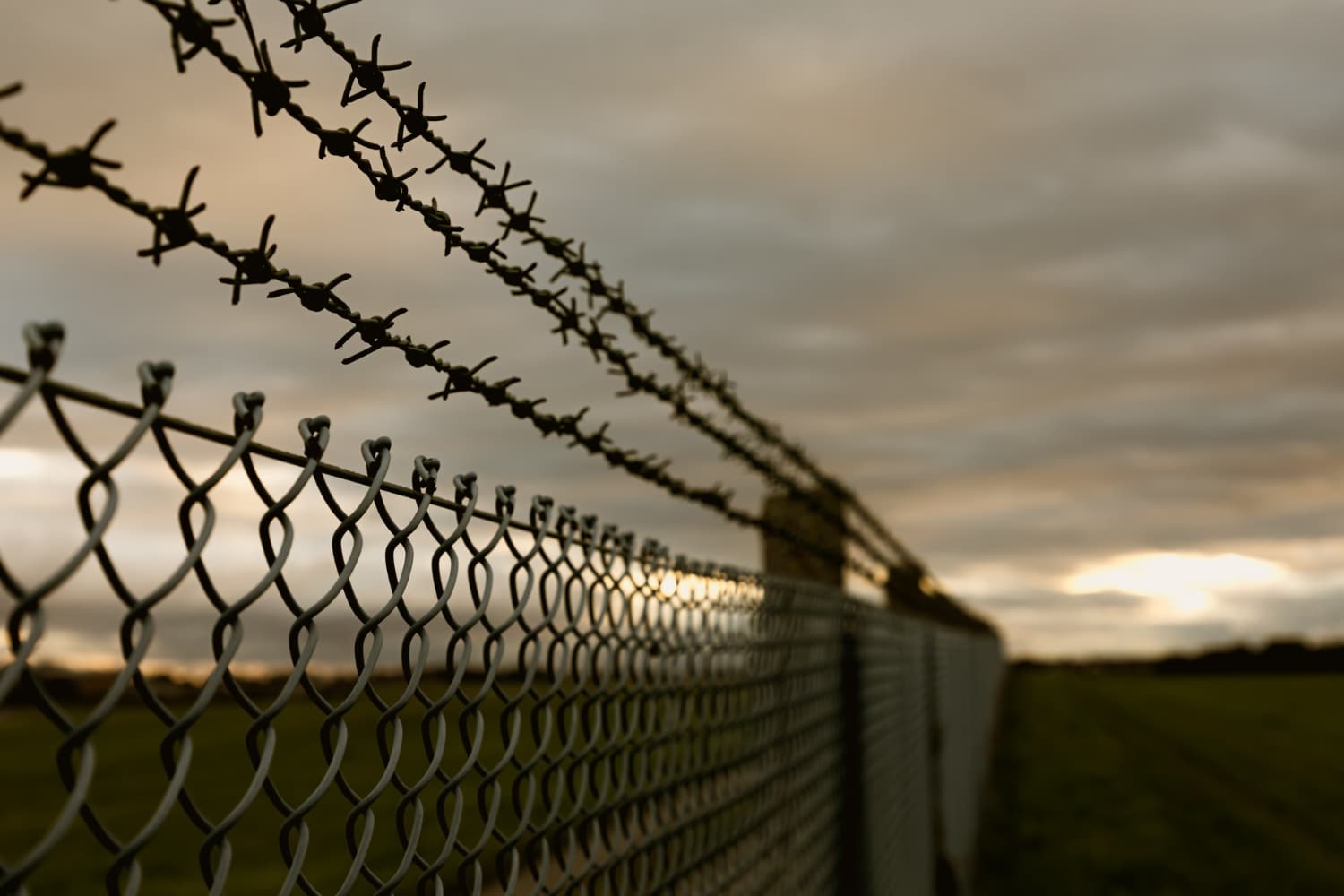 emprisonne