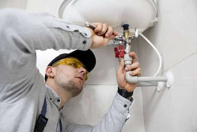 image professionnel plomberie avantages plombier
