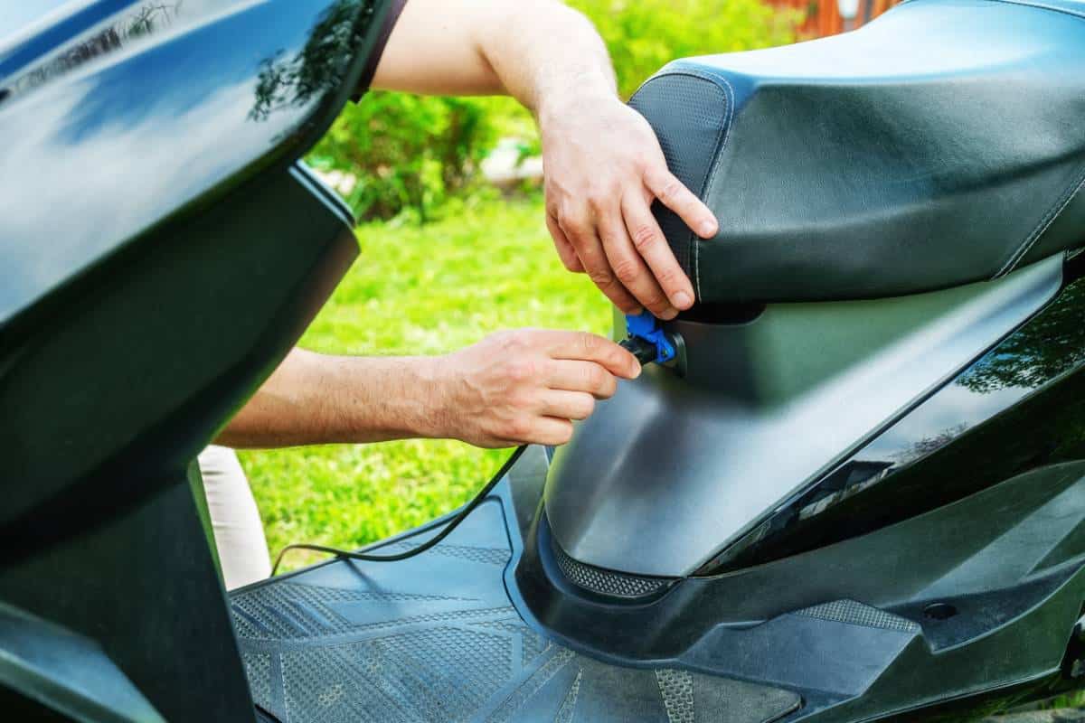 visuel electrique criteres scooter prendre assurer